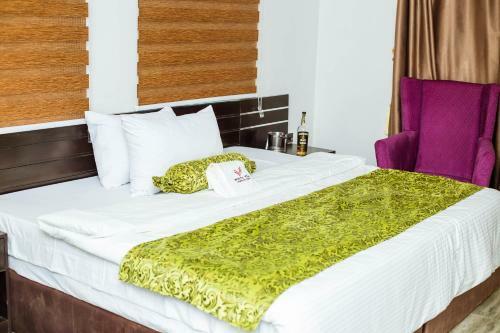 Hotel White Vill Hospitality And Homes