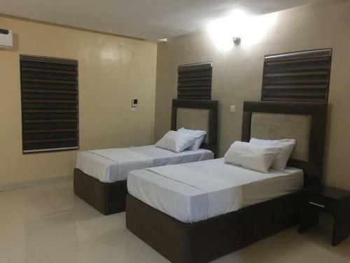 Tts' - The Thompsons' Luxury Hill Top Apartments
