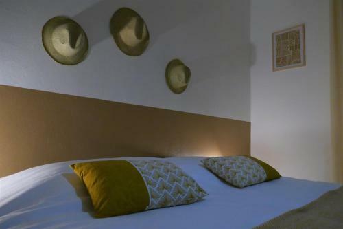 Bed & Breakfast Les Baroudeurs Hostel
