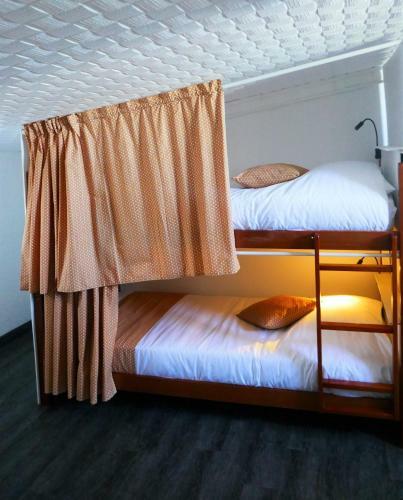 Bed & Breakfast Les Baroudeurs Hostel