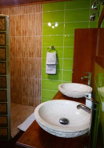 Bed & Breakfast Les Baroudeurs Hostel