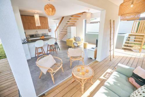 Villa Standing Avec Piscine, Jardin, Bord De Mer