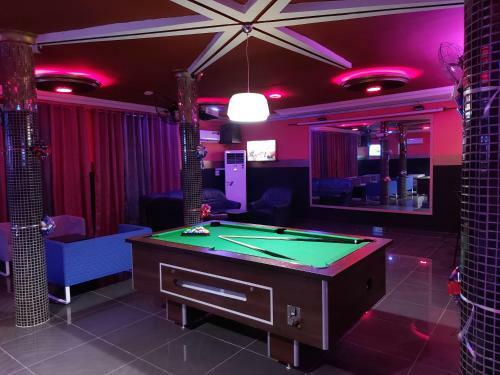 Hotel Royal Blue Guest House & Bar