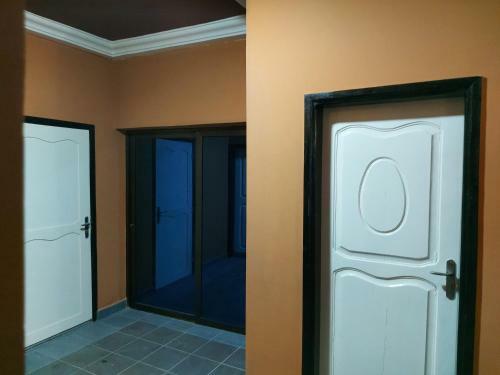 Hotel Royal Blue Guest House & Bar