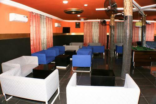 Hotel Royal Blue Guest House & Bar