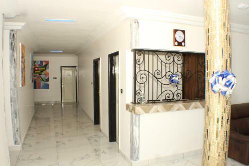 Hotel Royal Blue Guest House & Bar