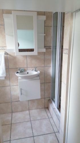 Travellers Treat - Luxurious 6 Sleeper House 5min From The Beach!