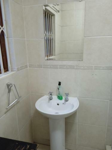 12 Folkestone 2 Private Bedrooms And Bathroom With Common Area Shared