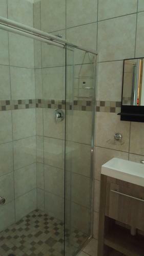 Hostal Sondela Bed & Breakfast