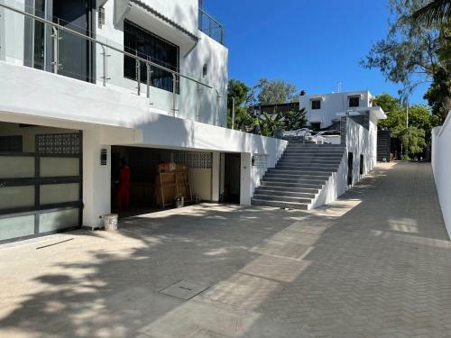 Modern 5-bedroom Villa With Pool, (a Kids Heaven).