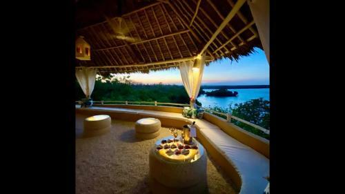 Hostal Room In Bb - Rock And Sea Resort,baobab Suite