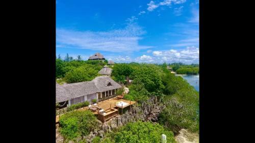 Hostal Room In Bb - Rock And Sea Resort,baobab Suite