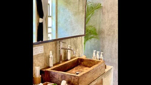 Hostal Room In Bb - Rock And Sea Resort,baobab Suite