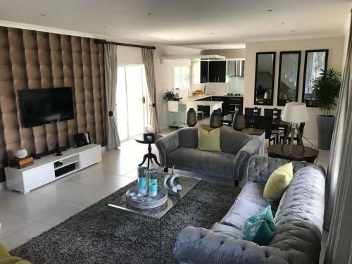 Amani Luxury Airbnb Near The Beach