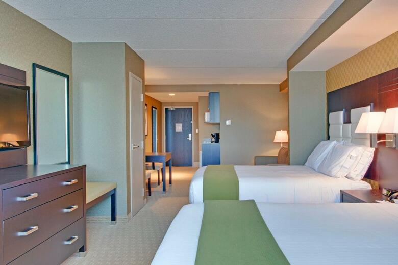 Holiday Inn Express Hotel & Suites Ottawa West-nepean