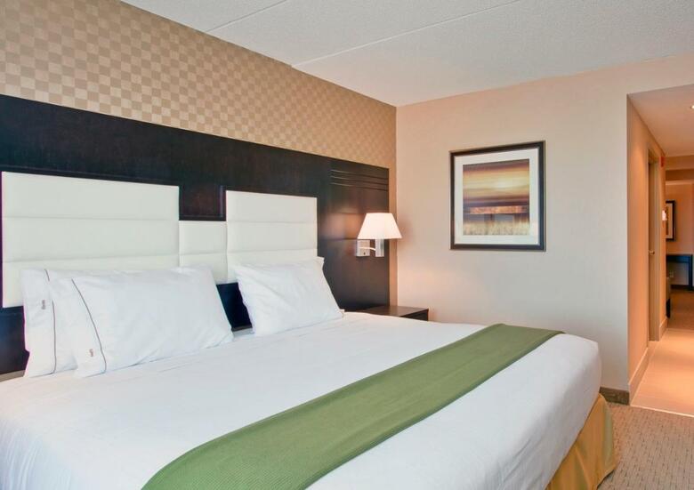 Holiday Inn Express Hotel & Suites Ottawa West-nepean