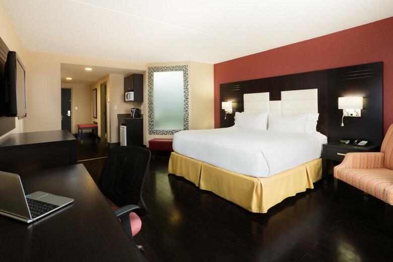 Holiday Inn Express Hotel & Suites Ottawa West-nepean