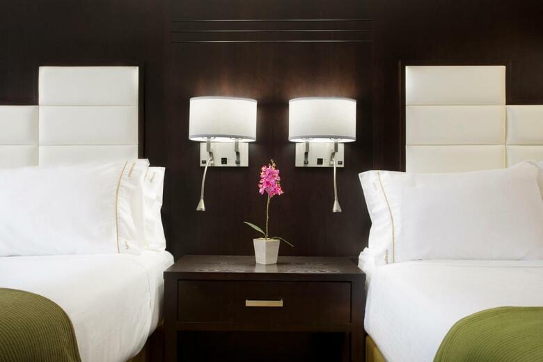 Holiday Inn Express Hotel & Suites Ottawa West-nepean