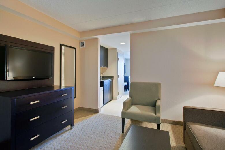 Holiday Inn Express Hotel & Suites Ottawa West-nepean