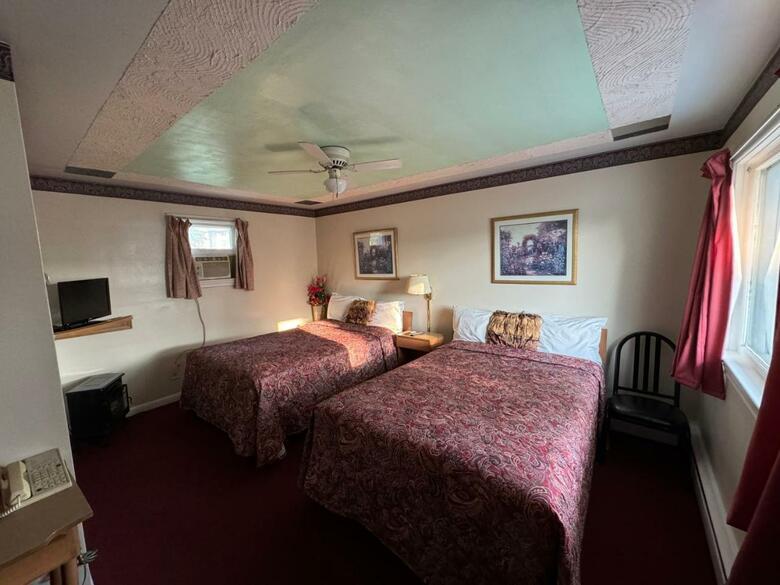 Holiday Motel