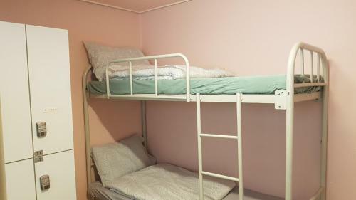 Hostal Geranium Ladies Guesthouse