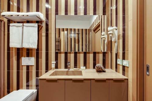 Apartamento "maison De Charme In Tasso Square"