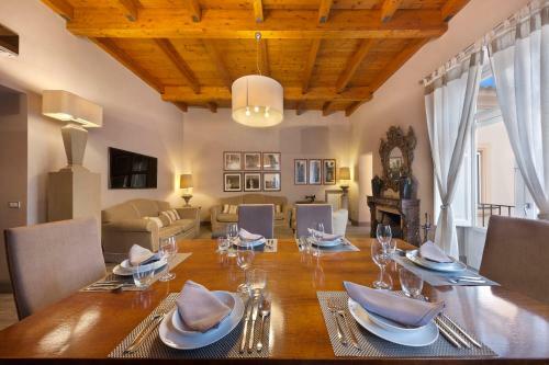 Apartamento "maison De Charme In Tasso Square"