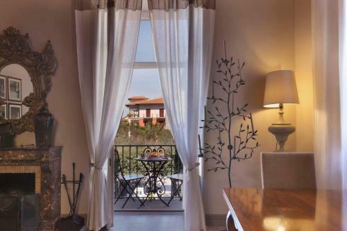 Apartamento "maison De Charme In Tasso Square"