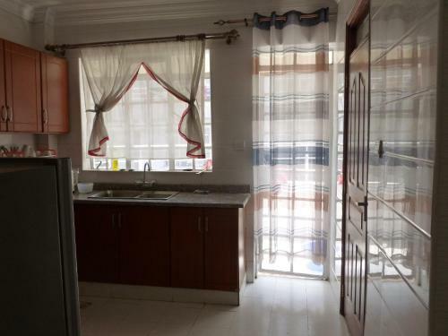 Cozy 3 Bedroom All Ensuite Apartment