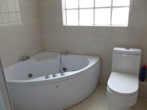 Cozy 3 Bedroom All Ensuite Apartment