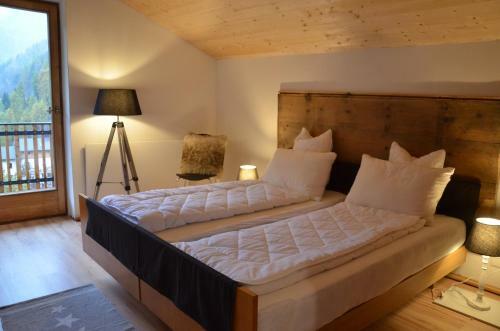 Stilfser H�uschen Mit Blick Auf K�nig Ortler