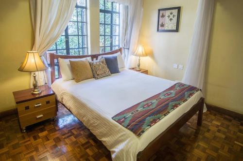 Peaceful, Spacious, Open-plan 2br Apartment Set In Large Mature Garden.
