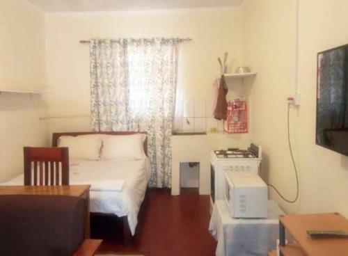 Hostal Quiet Comfortable Studio With Mature Garden View.