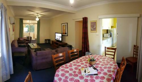 Amber Court Motor Inn