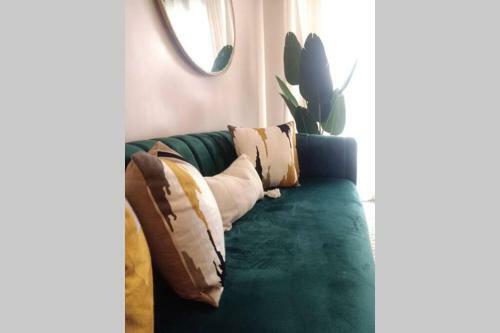 Modern 1 Bedroom Apartment. Elevated Living Royal Suburbs