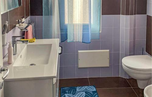Awesome Home In Tanaunella With Wifi And 2 Bedrooms
