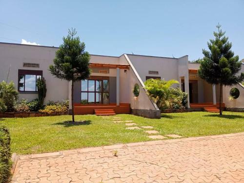 Kinzi Apartments,restaurant And Gardens