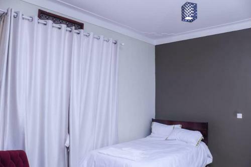 Kinzi Apartments,restaurant And Gardens