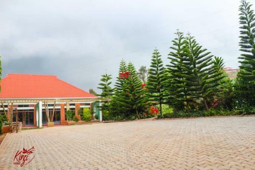 Kinzi Apartments,restaurant And Gardens