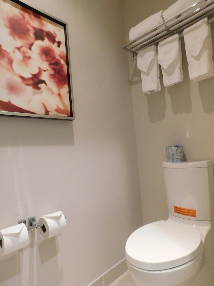 Radisson Hotel & Conference Center Calgary Airport East
