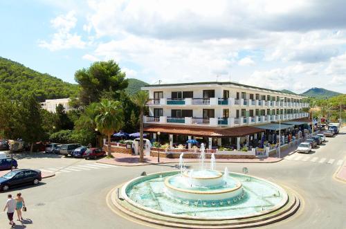 Apartamentos Cala Llonga Playa