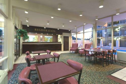 Motel Days Inn Raleigh South