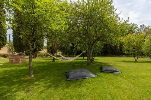 Iflat Stones & Grass Villa With Jacuzzi Neartodi