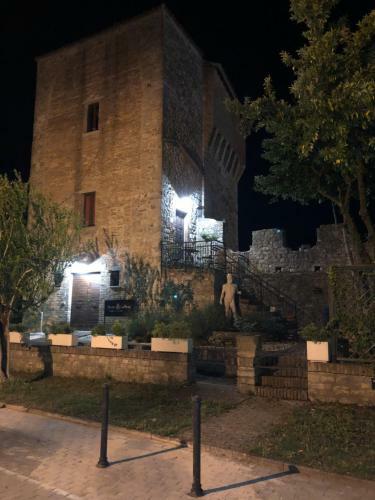 Hostal Torre Caetani- Night In A Medieval Tower