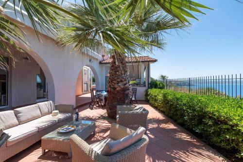Splendida Villa Con Vista Mozzafiato E Piscina