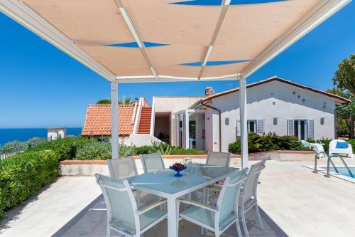 Splendida Villa Con Vista Mozzafiato E Piscina