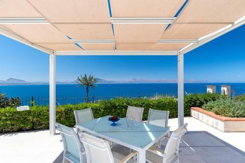 Splendida Villa Con Vista Mozzafiato E Piscina