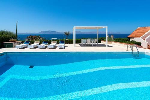 Splendida Villa Con Vista Mozzafiato E Piscina