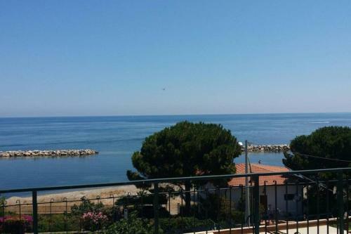 Apartamento Splendido Attico Di Fronte Al Mare