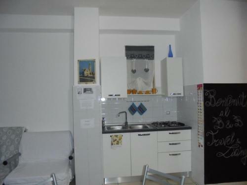 Hostal Travel And Living